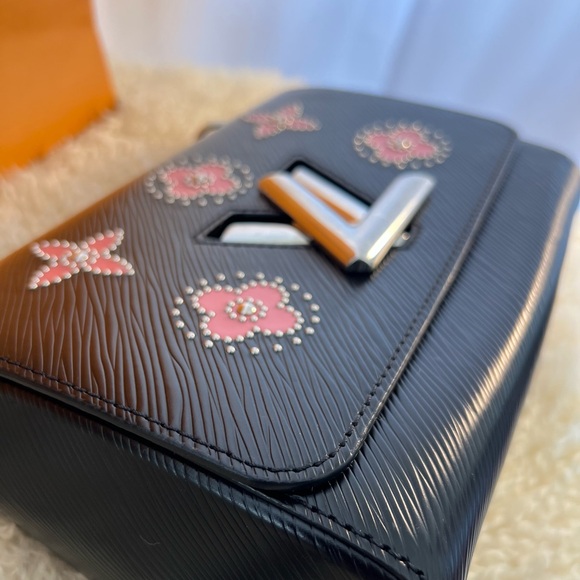 LOUIS VUITTON Epi Flowers Twist Shoulder Bag MM Black Bois de Rose - LE - Picture 5 of 14